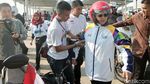 Foto: Emak-emak Naik Matic Itu Ternyata Menlu Retno