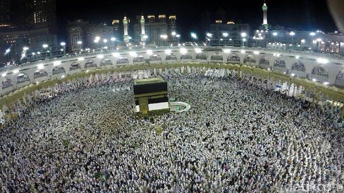 Jemaah haji dari seluruh dunia memadati Masjidil Haram untuk menunaikan ibadah haji. Begini suasananya.