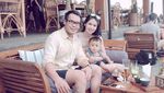 Intip Momen Kulineran Keluarga Harmonis si Cantik Laura Basuki