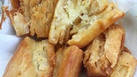 Singkong keju banyak dijual dalam keadaan beku. Bisa digoreng setiap saat. Potongan yang besar dijamin bikin kenyang. Foto : Instagram @tissacake