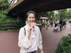 Intip Momen Kulineran Keluarga Harmonis si Cantik Laura Basuki