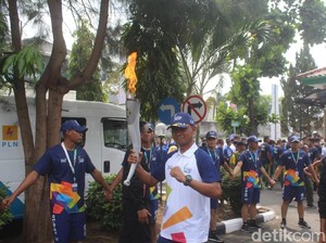 Ribuan Warga Garut Sambut Antusias Obor Asian Games