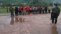Inilah tim yang mengevakuasi pesawat Dimonim Air. Foto: dok. Polda Papua