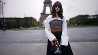Sedangkan ini saat dia berada di depan ikonik Kota Paris, Menara Eiffel. (nyanchan22/Instagram)