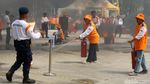 Keseruan Lomba 17-an Memadamkan Api
