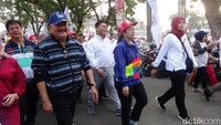 Puan Maharani dan Alex Noerdin juga ikut dalam jalan sehat tersebut.
