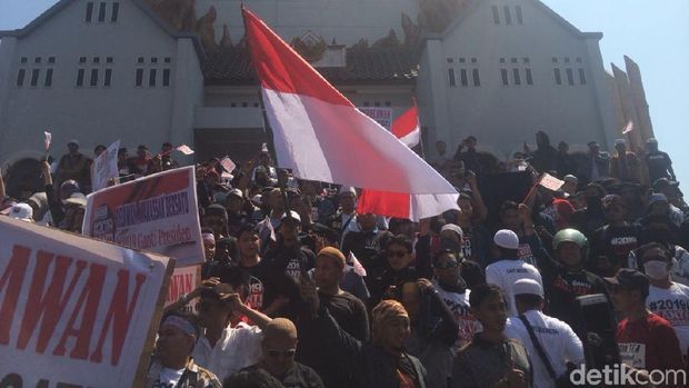 Massa di Makassar Berkumpul Deklarasi #2019gantipresiden
