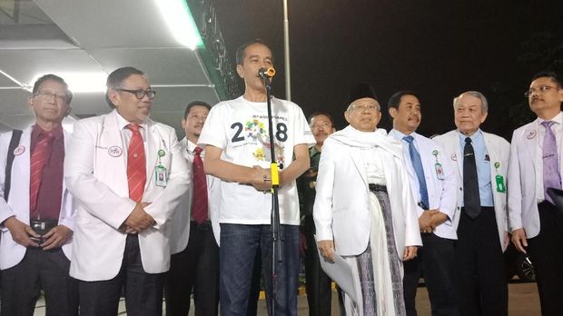 Jokowi berkaus Asian Games seusai tes kesehatan di RSPAD.