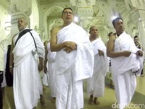 Masuk ke Dalam Kakbah, Menag Lukman Panjatkan Doa untuk Indonesia