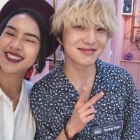 Selain Soyul, Anya juga sempat didandani idol Korea Kang Seung Yoon. Personel boy band Winner tersebut memakaikan lipstik pada selebgram dengan lebih dari 1 juta pengikut itu. Momen tersebut pun sempat diunggahnya ke Instagram dan jadi viral di kalangan KPopers. Foto: Dok. Instagram/Anya Geraldine