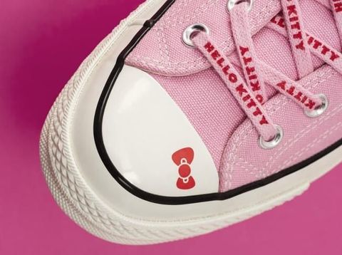 Converse Rilis Sneakers Buat Kamu Penggemar Hello Kitty