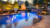 Rumah ini juga memiliki lapangan bola basket indoor, serta kolam renang outdoor dengan seluncuran air dan jacuzzi. Istimewa/Briggs Freeman Sothebys International Realty.