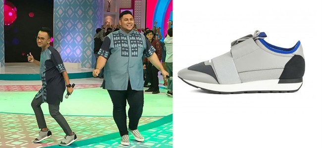 Ruben Onsu dikenal sebagai pekerja keras. Setiap harinya, dia bisa bekerja di tiga stasiun televisi berbeda. Belum lagi bisnis ayam gepreknya, Geprek Bensu yang laris manis di berbagai kota di Indonesia. Tidak heran jika kini dia sukses dan bisa memiliki koleksi sepatu dan tas berharga fantatis. Salah satu koleksi sepatu mahalnya terlihat di foto ini. Ruben memakai sepatu dari Balenciaga saat memandu acara Brownies bersama Ivan Gunawan. Sepatu Balenciaga seri Race Runners itu berharga US$ 455 hingga US$ 495 atau sekitar Rp 6,5 juta hingga Rp 7 jutaan. Foto: Dok. Instagram