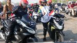 Foto: Emak-emak Naik Matic Itu Ternyata Menlu Retno