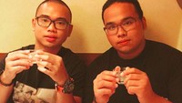 Bersama kakak laki-lakinya, Fritz habiskan waktu di Osaka, Jepang. Keduanya seperti usai bersantap di restoran. Foto: Instagram @fritzhutapea
