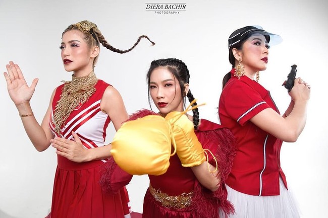 Aksi Jessica Iskandar, Rosma Suhardi, Farah Balqis memeragakan cabang olahraga Asian Games. Foto: Dok. Diera Bachir Photography