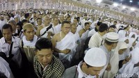 Suasana di Masjidil Haram tampak ramai oleh jemaah dari berbagai dunia.