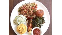 Ternyata ini menu diet ala Brianna. Celery slaw, sate ikan. sayur bayamm, hummus. kuskus salad, pumpkin kroket, tulisnya.  Foto: Instagram @simorangkir.brianna