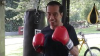Kamu juga doyan tinju seperti Jokowi? (Foto: Youtube/Joko Widodo) 