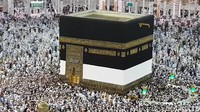 Tak hanya rombongan jemaah Indonesia yang merupakan rombongan terbesar, jemaah-jemaah dari negara lain juga terus berdatangan ke Mekah.