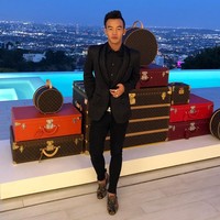 Kane Lim juga memiliki orangtua kaya raya di Singapura, namun ia menghasilkan miliaran dari bisnisnya sendiri. Kane mempelajari fashion di California AS dan membuat brand sepatu sendiri ketika usianya 17 tahun. Ia sudah menjadi miliuner di usia 20 tahun dan kini mengoleksi lebih dari 200 pasang sepatu keluaran desainer seperti Louis Vuitton dan Gucci. Bahkan penyanyi Rihanna menjadi pengikut Kane di Instagram. Foto: Dok. Instagram