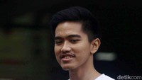 Kaesang awalnya posting soal irinya dia akan popularitas Jan Ethes saat hadir di Istana pada HUT RI ke-73. Kegantengan keponakan saya Ethes karena efek makan Sang Pisang, bukan Markobar, kicau Kaesang.  Foto: Pradita Utama