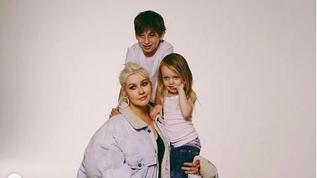 So Sweet, Christina Aguilera Bawa Putrinya ke Panggung