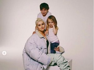 So Sweet, Christina Aguilera Bawa Putrinya ke Panggung