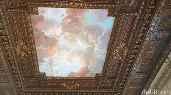 Menggunakan zoom untuk menangkap keindahan plafon New York Public Library. Foto: detikINET/Meliyanti Setyorini