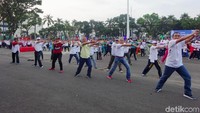 Sebelum acara dimulai, para peserta terlebih dahulu mengikuti senam pagi di halaman Kantor Gubernur Sumatera Selatan, Minggu (12/8/2018).