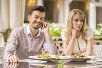 Restoran Ini Larang Pengunjungnya Gunakan Ponsel Selama Makan 