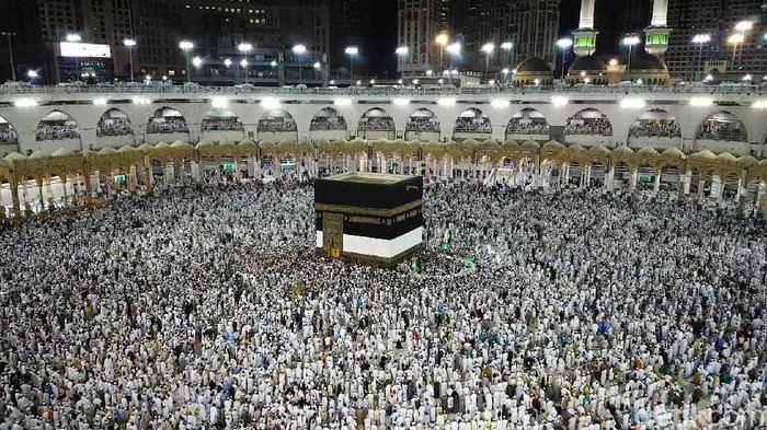 Jamaah haji di Masjidil Haram. (Foto: Fuad Fariz) Jamaah haji di Masjidil Haram. (Foto: Fuad Fariz)