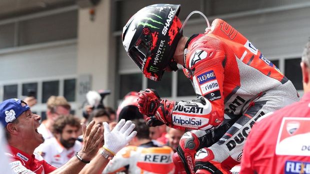 Jorge Lorenzo merayakan kemenangan di MotoGP Austria.