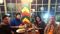 Ini dia salah satu restoran favorit keluarganya. Konon dulu sang kakek sudah sering makan di sini. Berdasarkan unggahan Asta, restoran di wilayah Kemang, Jakarta ini sudah berusia 30 tahun. Foto: Instagram astaandoko