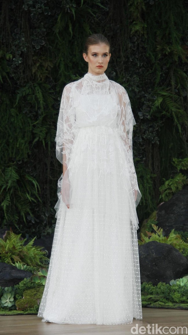 Fashion show gaun pengantin dari Sapto Djojokartiko di Grand Hyatt Jakarta Wedding Fair 2018, Jumat [10/8/2018]. Foto: Mohammad Abduh/Wolipop
