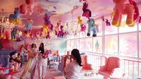 Miss Unicorn : Bersama Unicorn Cicipi Chicken Crispy Hotplate dan Donat Menggemaskan