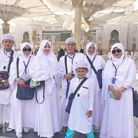 Foto yang diunggah pada Selasa (18/09/2018) di akun Instagram pribadinya @viavallen. Ia pun langsung mendapat reaksi positif dari penggemarnya. Banyak yang menyebut Via makin manis dan cantik pakai hijab. Foto: Instagram @viavallen)