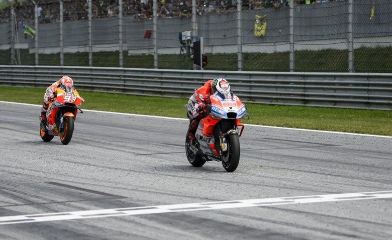 Andrea Dovizioso dan Marc Marquez. Foto: Jure Makovec/AFP Andrea Dovizioso dan Marc Marquez. Foto: Jure Makovec/AFP