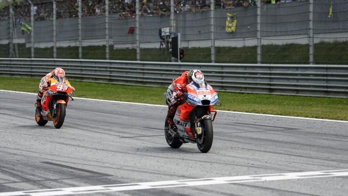 Jorge Lorenzo dan Marc Marquez akan terlibat persaingan sengit musim depan (Jure Makovec/AFP) Jorge Lorenzo dan Marc Marquez akan terlibat persaingan sengit musim depan (Jure Makovec/AFP)