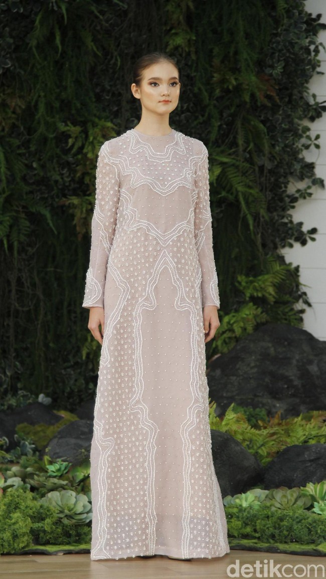 Fashion show gaun pengantin dari Sapto Djojokartiko di Grand Hyatt Jakarta Wedding Fair 2018, Jumat [10/8/2018]. Foto: Mohammad Abduh/Wolipop