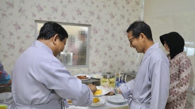 Foto: Kekompakan Prabowo-Sandiaga Saat Tes Kesehatan di RSPAD