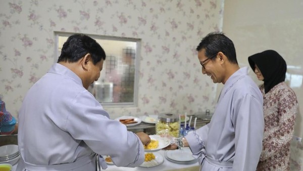 Foto: Kekompakan Prabowo-Sandiaga Saat Tes Kesehatan di RSPAD