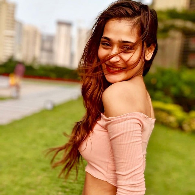 Bagaimana menurutmu dengan penampilan Sara Khan ini? Foto: Instagram @ssarakhan