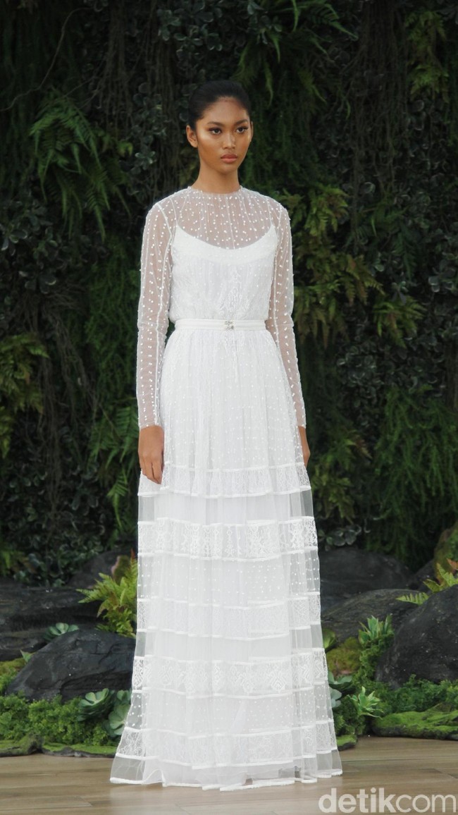 Fashion show gaun pengantin dari Sapto Djojokartiko di Grand Hyatt Jakarta Wedding Fair 2018, Jumat [10/8/2018]. Foto: Mohammad Abduh/Wolipop