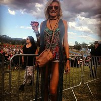 Caroline Arthur punya kaki super panjang. Dia merupakan wanita dengan kaki terpanjang di Australia dan kedua di dunia. (Foto: Instagram)