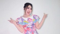 Via memang kerap di bully, salah satunya gaya penampilannya. Dok. Instagram/viavallen