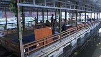 Floating Resto Napak Sancang menyediakan berbagai macam ikan di antara ikan mas, nila, patin, gurame dan lainnya. Harganya juga terjangkau. (Wisma Putra/detikTravel)