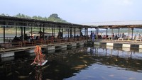 Ini adalah restoran terapung Floating Resto Napak Sancang yang berada di Kabupaten Bandung Barat, Jawa Barat. (Wisma Putra/detikTravel)