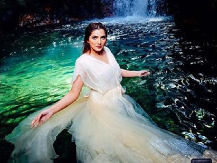 Saat Ashanty Basah-basahan di Air Terjun