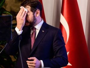 Pidato Soal Situasi Ekonomi, Menantu Erdogan Bercucuran Keringat
